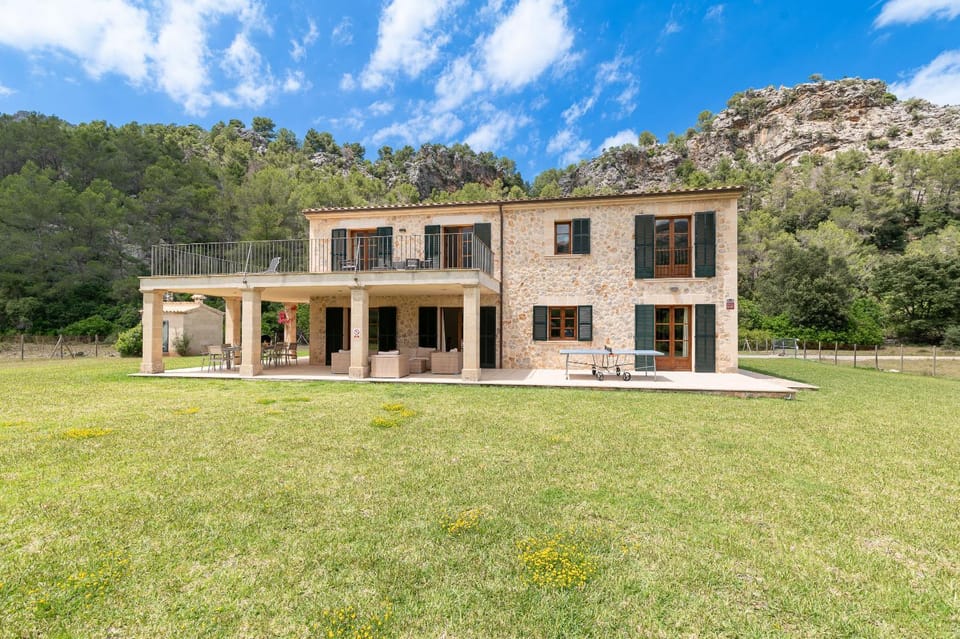 Property building, Day, Natural landscape, Garden, Garden view, Mountain view