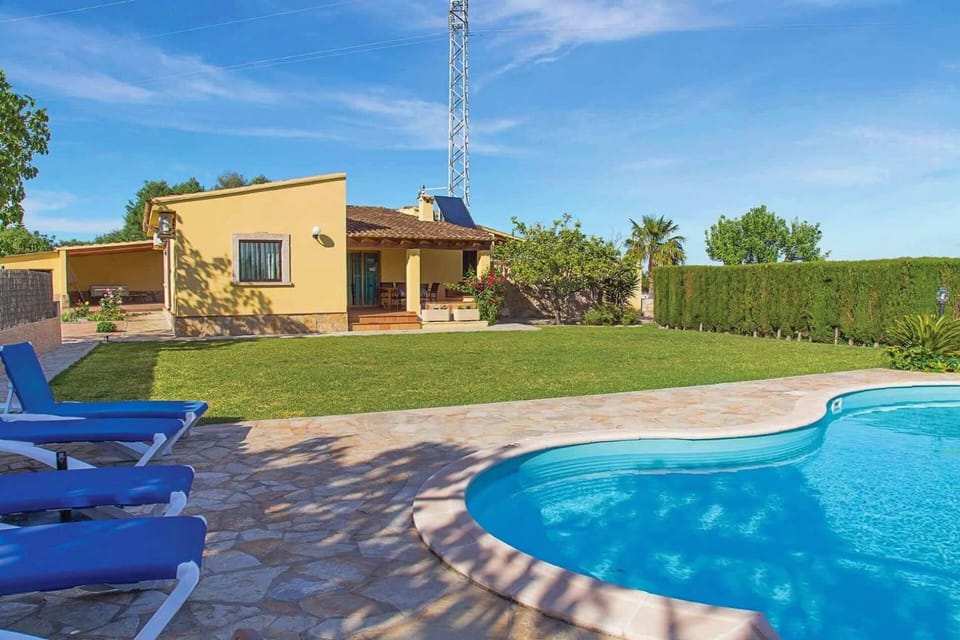 Patio, Day, Garden, Garden view, Pool view, Swimming pool, sunbed
