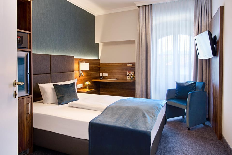 Photo of the whole room, Decorative detail