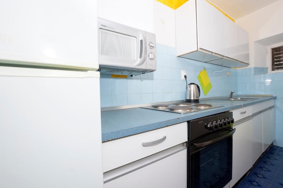 Kitchen or kitchenette, Communal kitchen