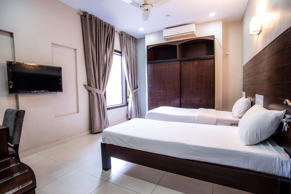 Bed, TV and multimedia, Photo of the whole room, Bedroom, air conditioner