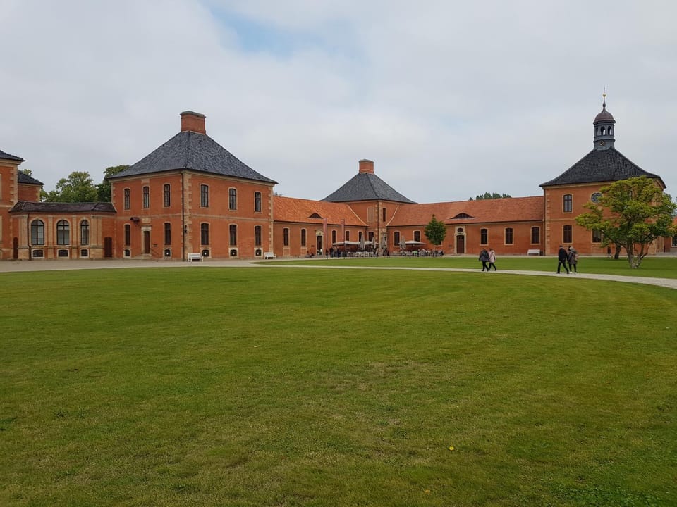 Property building, Restaurant/places to eat