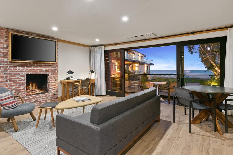Patio, Communal lounge/ TV room, Natural landscape, TV and multimedia, View (from property/room), Balcony/Terrace, Living room, Seating area, Dining area, Evening entertainment