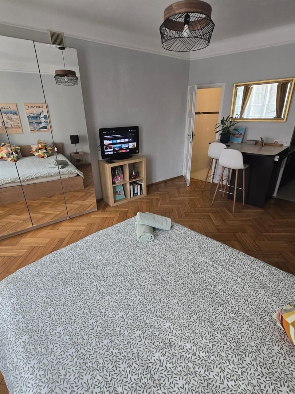 Bed, TV and multimedia, Living room, Dining area, Bedroom