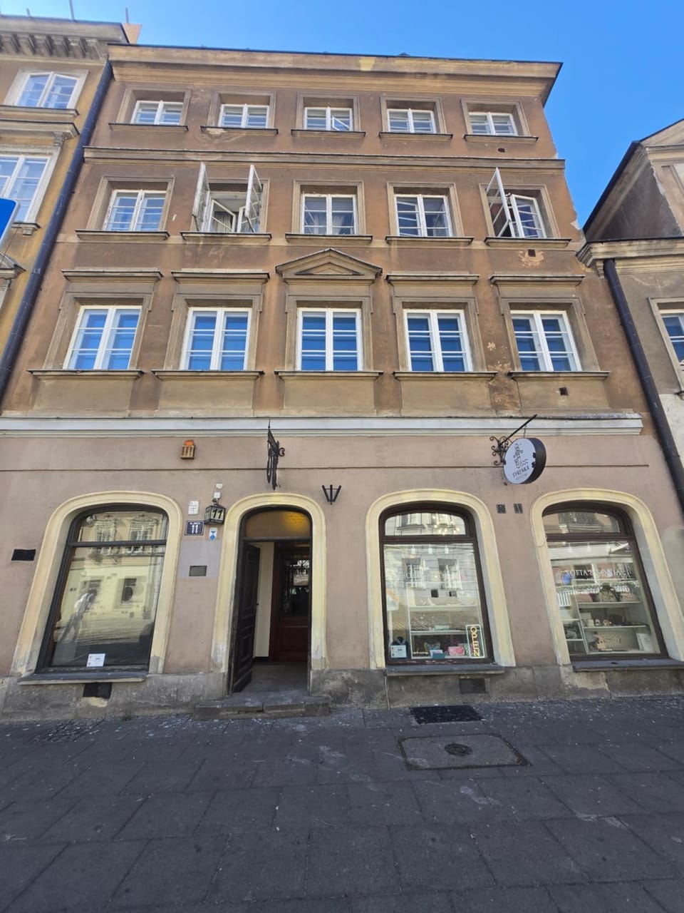 Property building, Facade/entrance