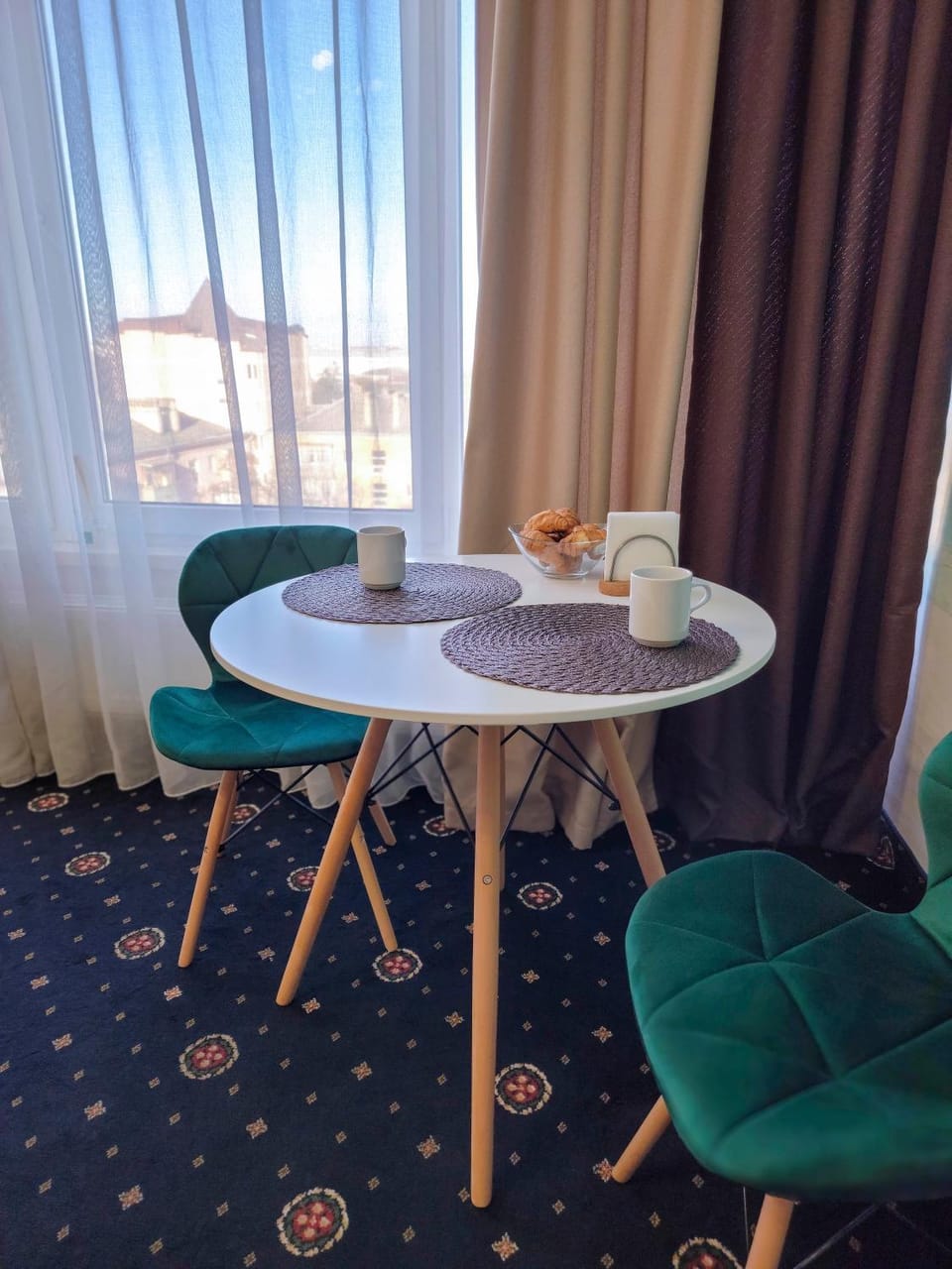 Seating area, Dining area