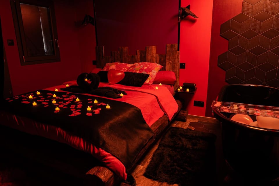 Bed, Bedroom, Bath