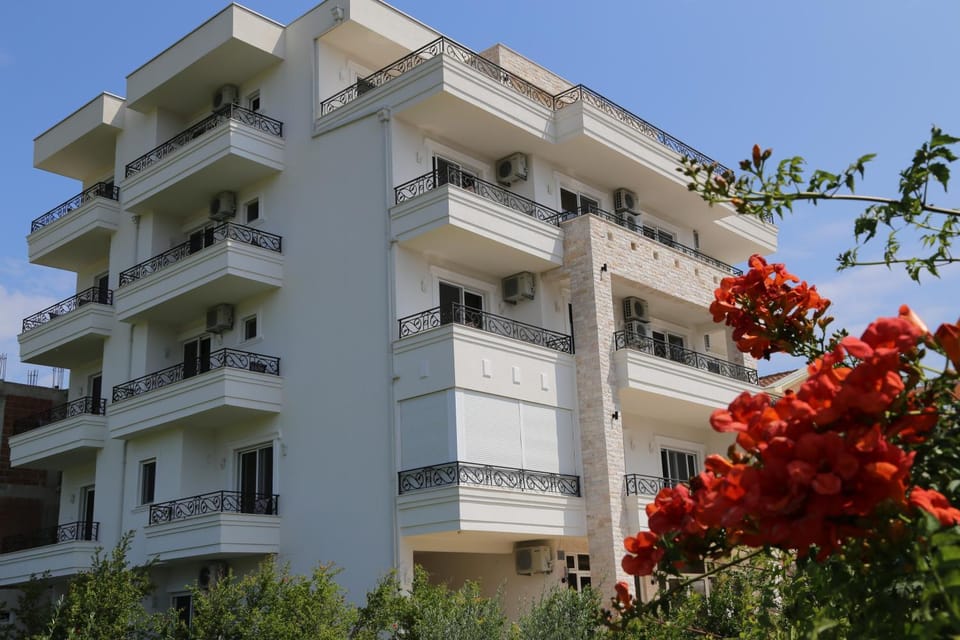 Patio, Restaurant/places to eat, Activities, Garden, View (from property/room), Balcony/Terrace, Lobby or reception, Lounge or bar, Food and drinks, Communal kitchen, Garden view, Pool view, Street view, Area and facilities, Swimming pool