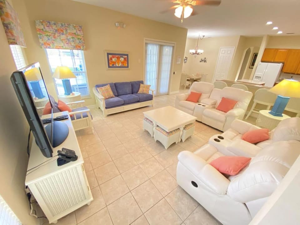 Spacious Family Escape 2 Masters Pool Hot Tub Pool Table & BBQ - 2 Miles Disney House in Four Corners