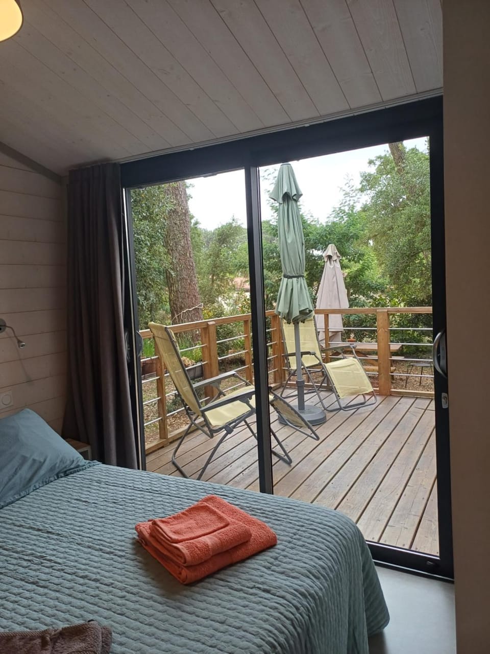 Patio, Bed, Garden, Balcony/Terrace, Photo of the whole room, Bedroom, Garden view, towels