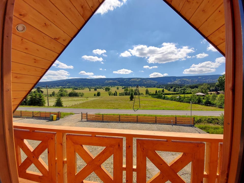 Osada Orlica klimatyczne domki z widokiem na góry i termalnym SPA sauna jacuzzi 4 km od Zieleniec Ski Arena Chalet in Lower Silesian Voivodeship