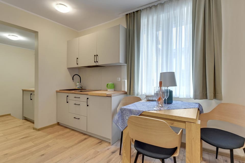 Kitchen or kitchenette, Dining area, Bedroom