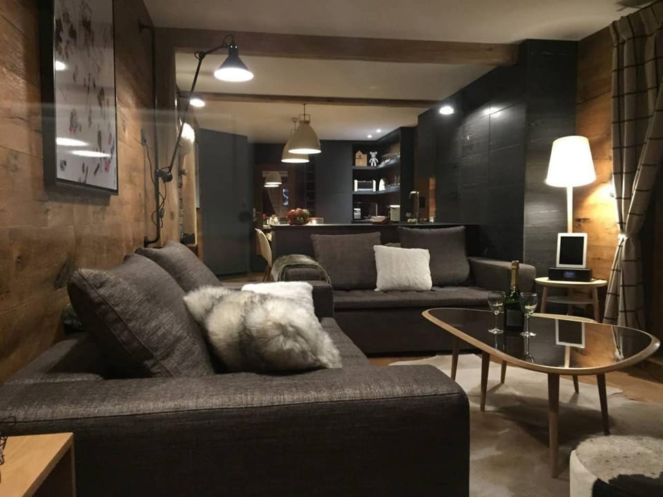 Appt rénové par architecte, 3 chambres, terrasse sud sur pistes, service conciergerie - FR-1-545-1 Apartment in Les Allues