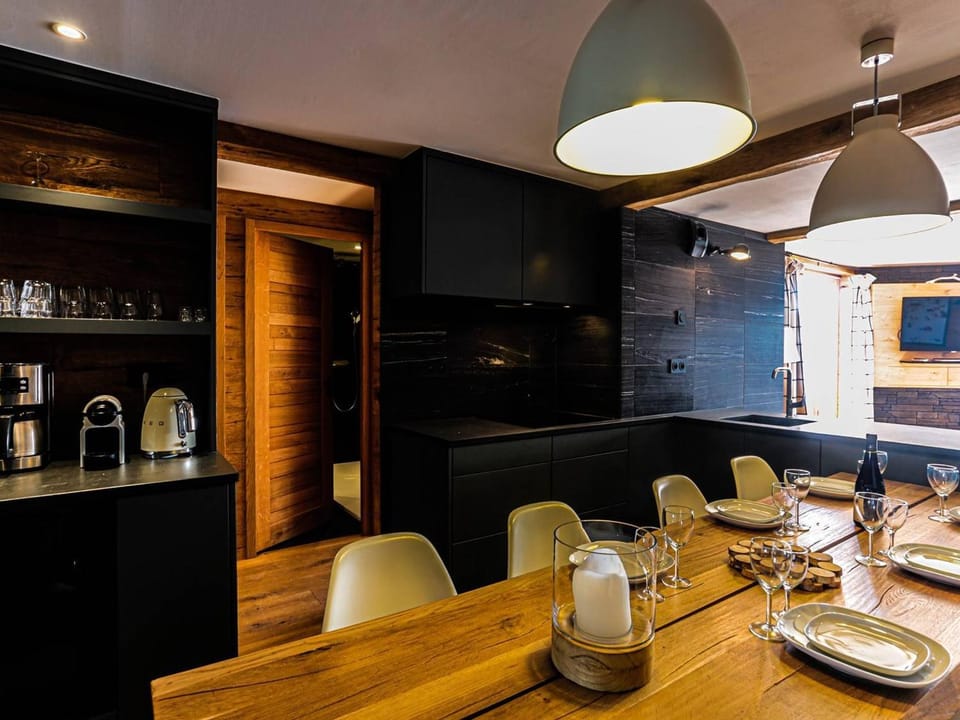 Appt rénové par architecte, 3 chambres, terrasse sud sur pistes, service conciergerie - FR-1-545-1 Apartment in Les Allues