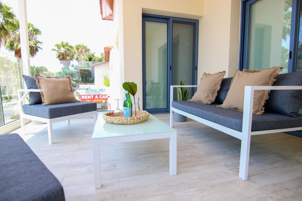 Patio, Balcony/Terrace, Living room, Seating area