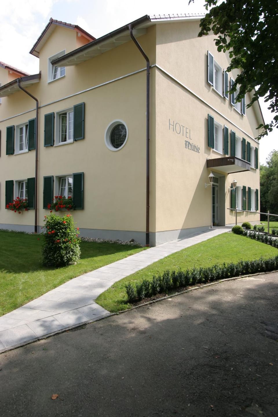 Patio, Facade/entrance, Garden, Balcony/Terrace