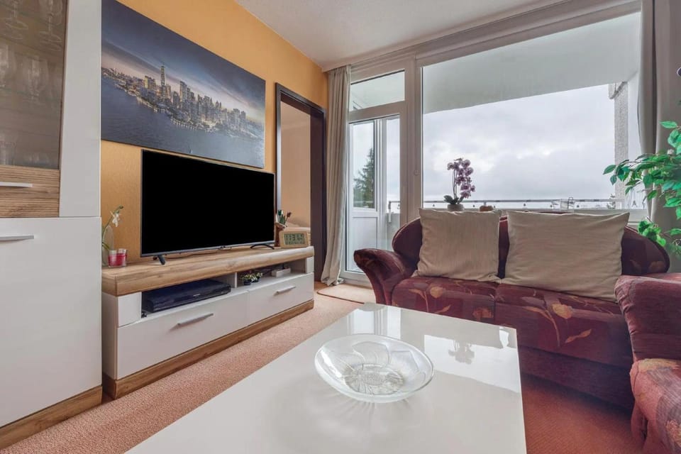 Bed, Living room, Photo of the whole room, Seating area