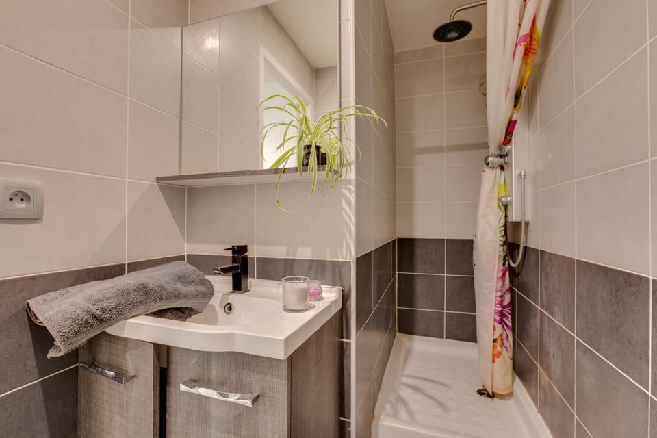 Shower, Bathroom