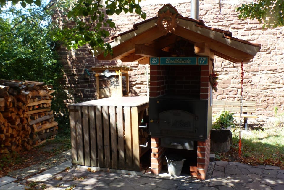 Off site, Neighbourhood, BBQ facilities, Kitchen or kitchenette, Other