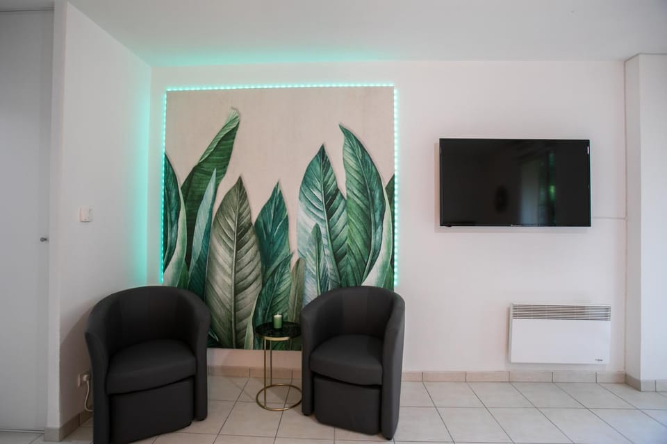 TV and multimedia, Seating area