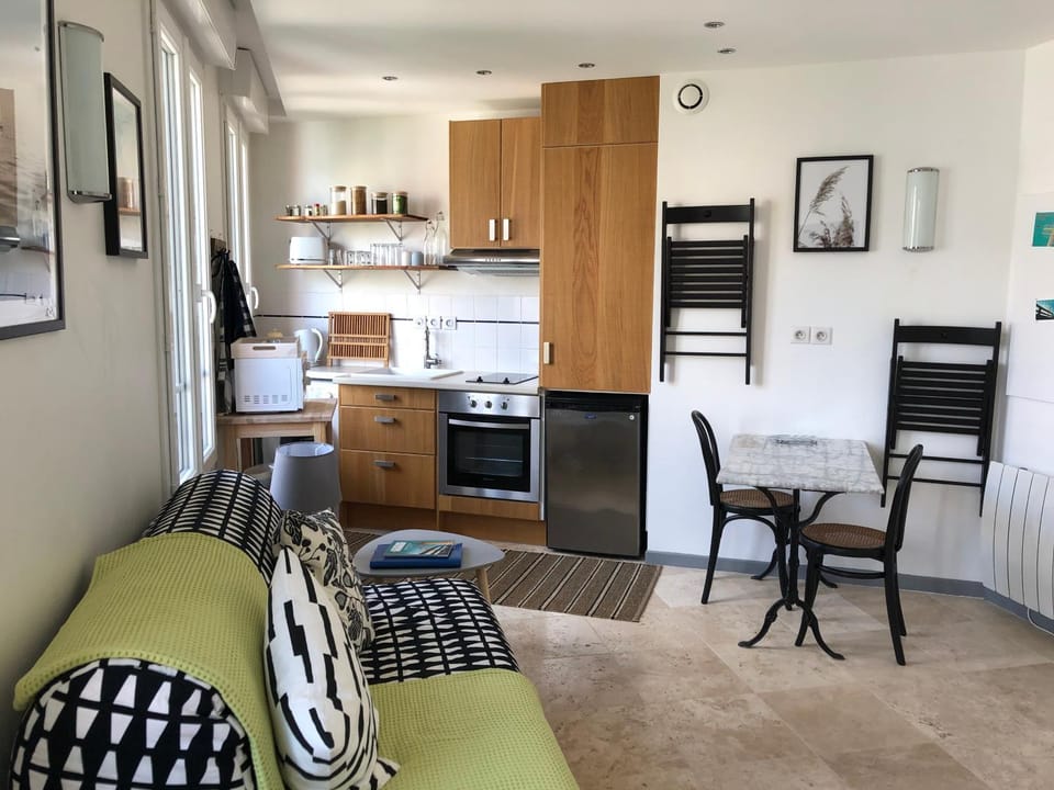Living room, Seating area, Dining area, Area and facilities