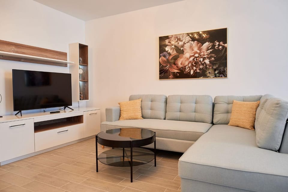 Mimosa Luxury Apartment 160 Spa n Pool beach resort Apartment in Constanța County