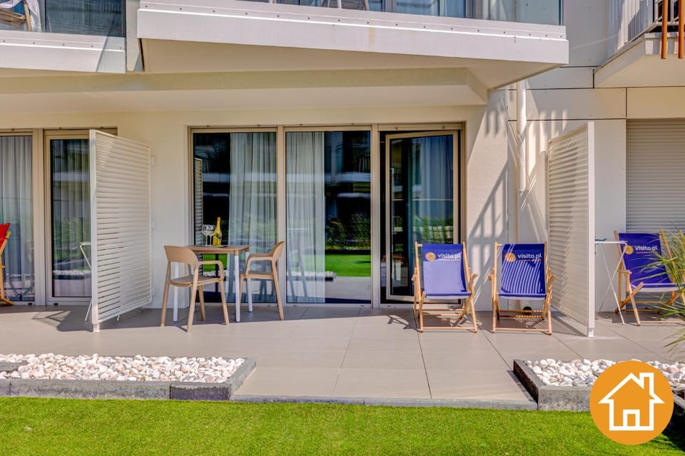 Balcony/Terrace, sunbed