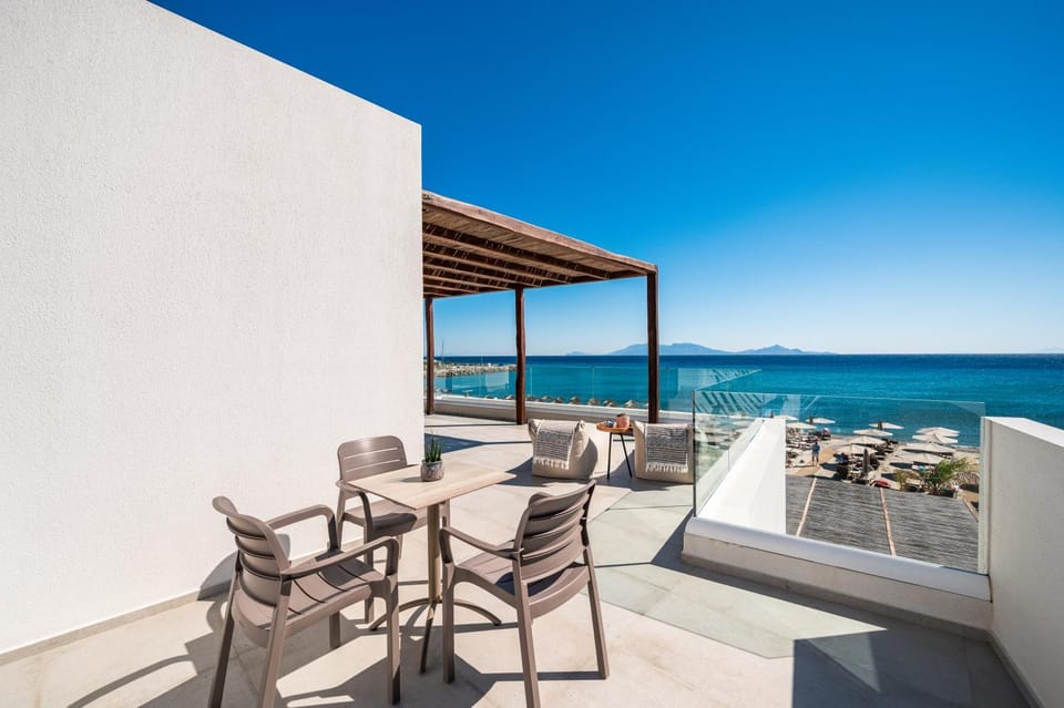 NOA BEACHFRONT SUITES Apartment in Kardamena