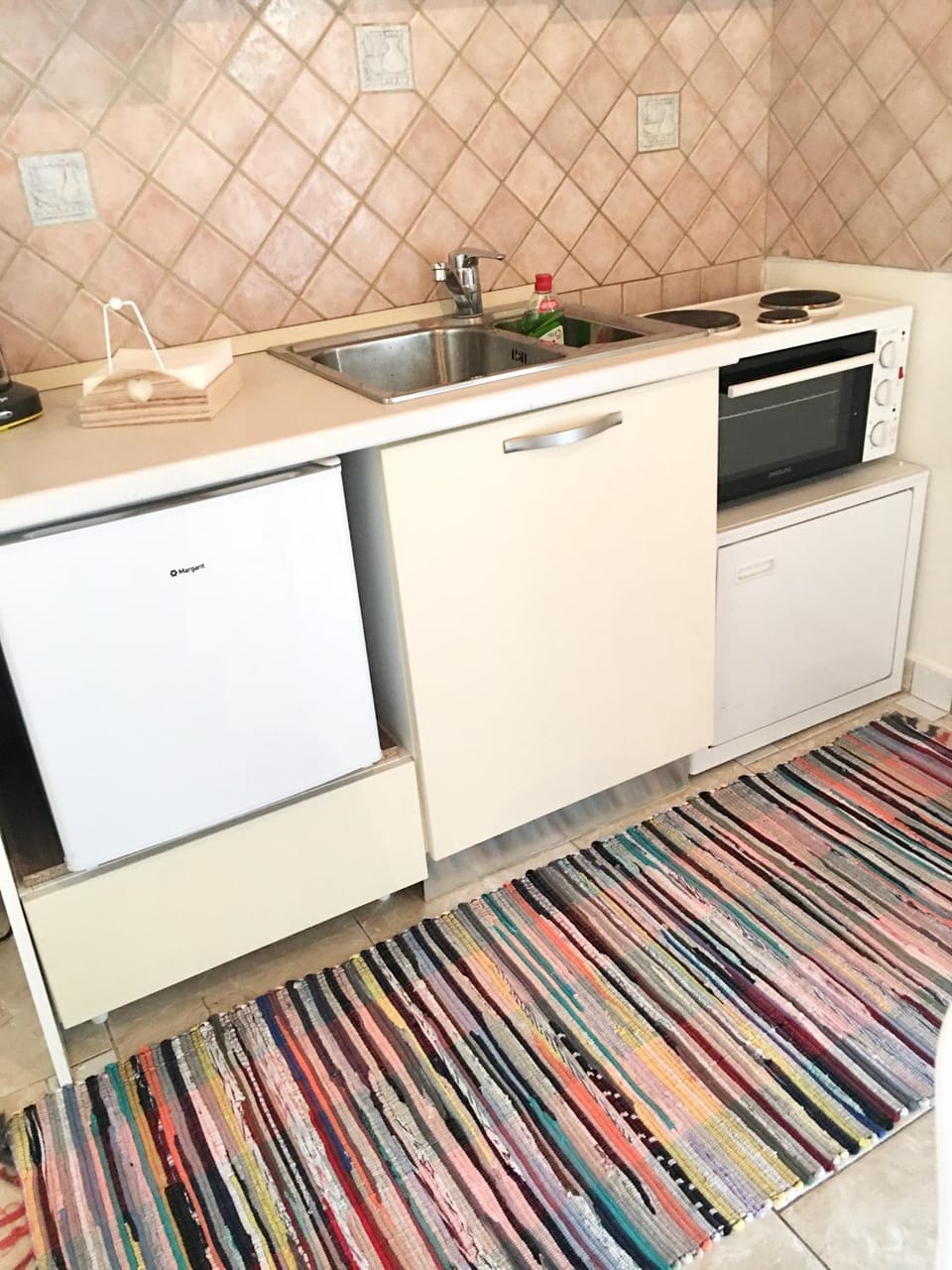Kitchen or kitchenette, oven, pet friendly, stove
