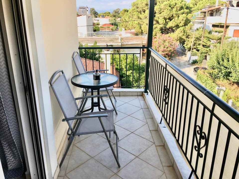 Patio, Day, View (from property/room), Balcony/Terrace