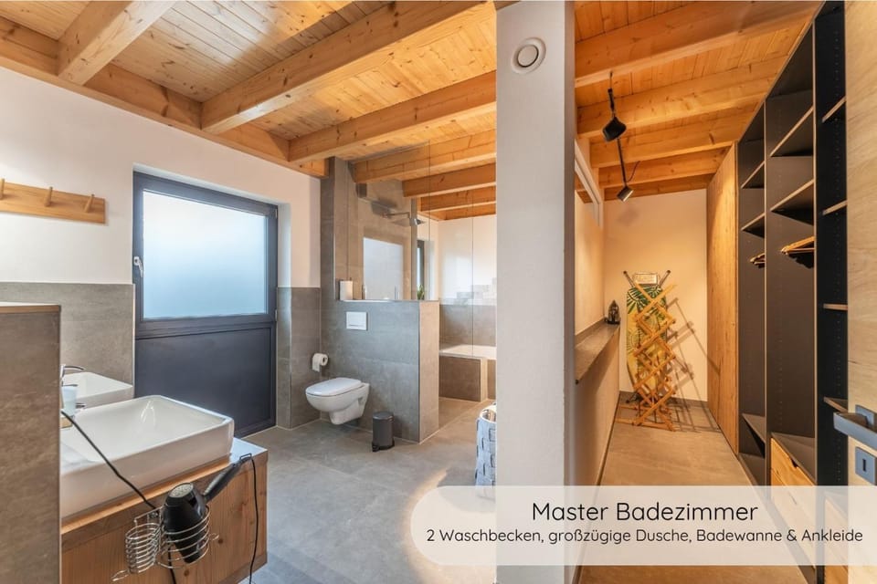 Shower, Toilet, Bathroom, Bath, towels, wardrobe