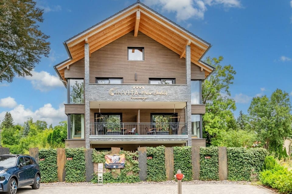 Property building, Spring, Parking