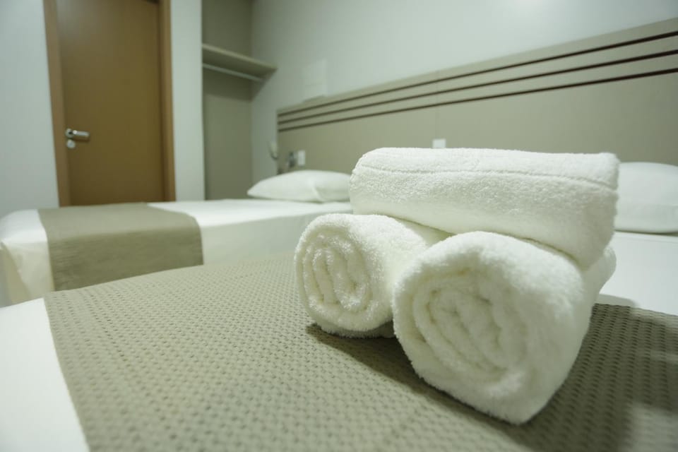 Bed, Bedroom, towels
