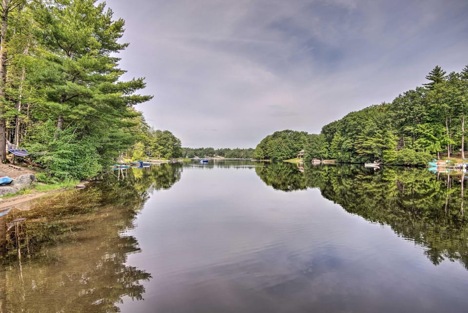 Lakefront Home in Barnstead w/ Seasonal Hot Tub House in Barnstead