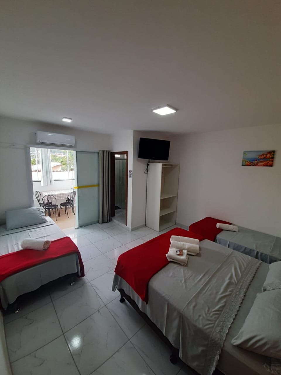 PENHAFLAT, STUDIO COMPLÉTO, C COZINHA E GARAGEM , A 700 m do parque e 120 m da praia Inn in Penha