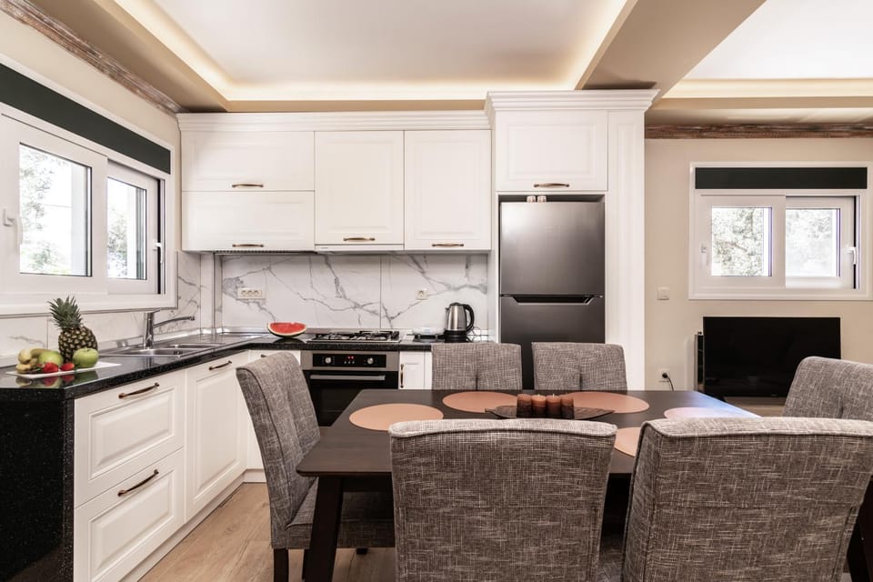 Kitchen or kitchenette, Living room, Seating area, Dining area, dishwasher, minibar, oven, pet friendly, stove