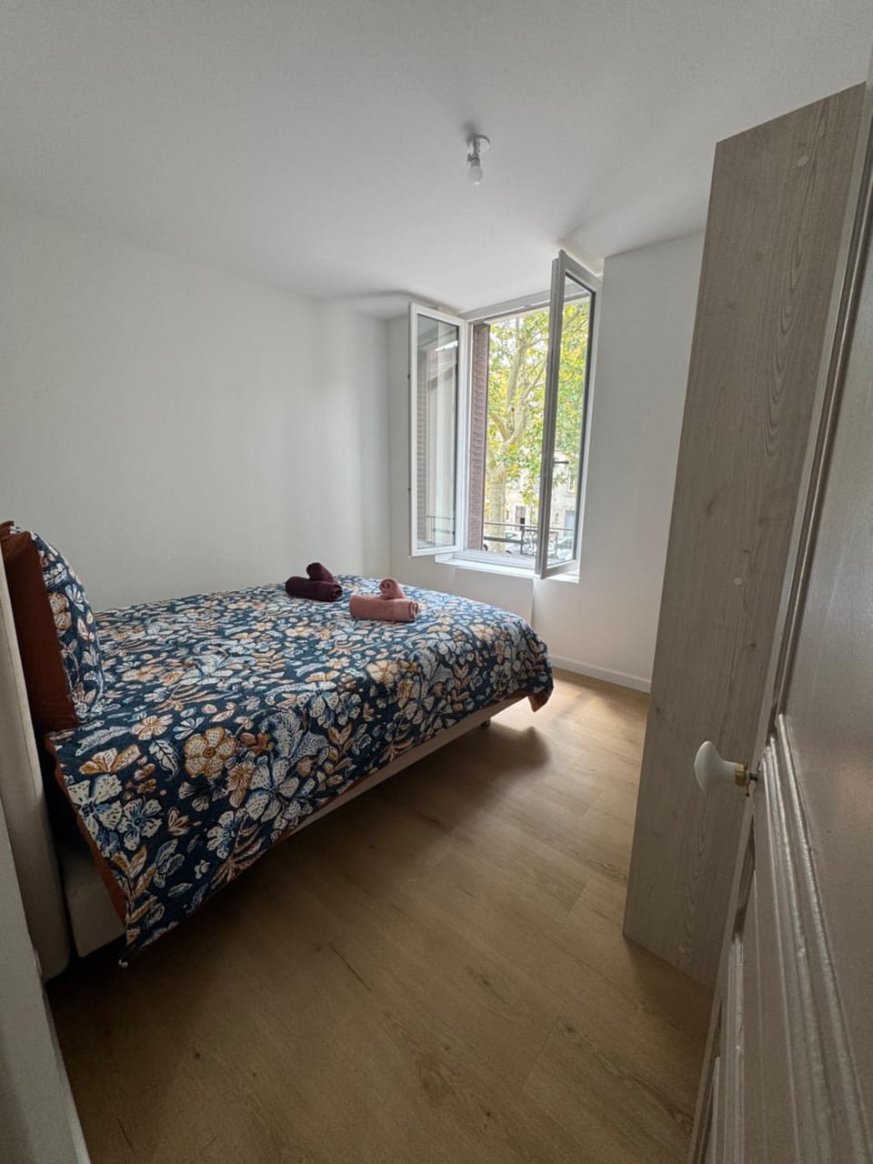 Bed, Photo of the whole room, Bedroom, wardrobe