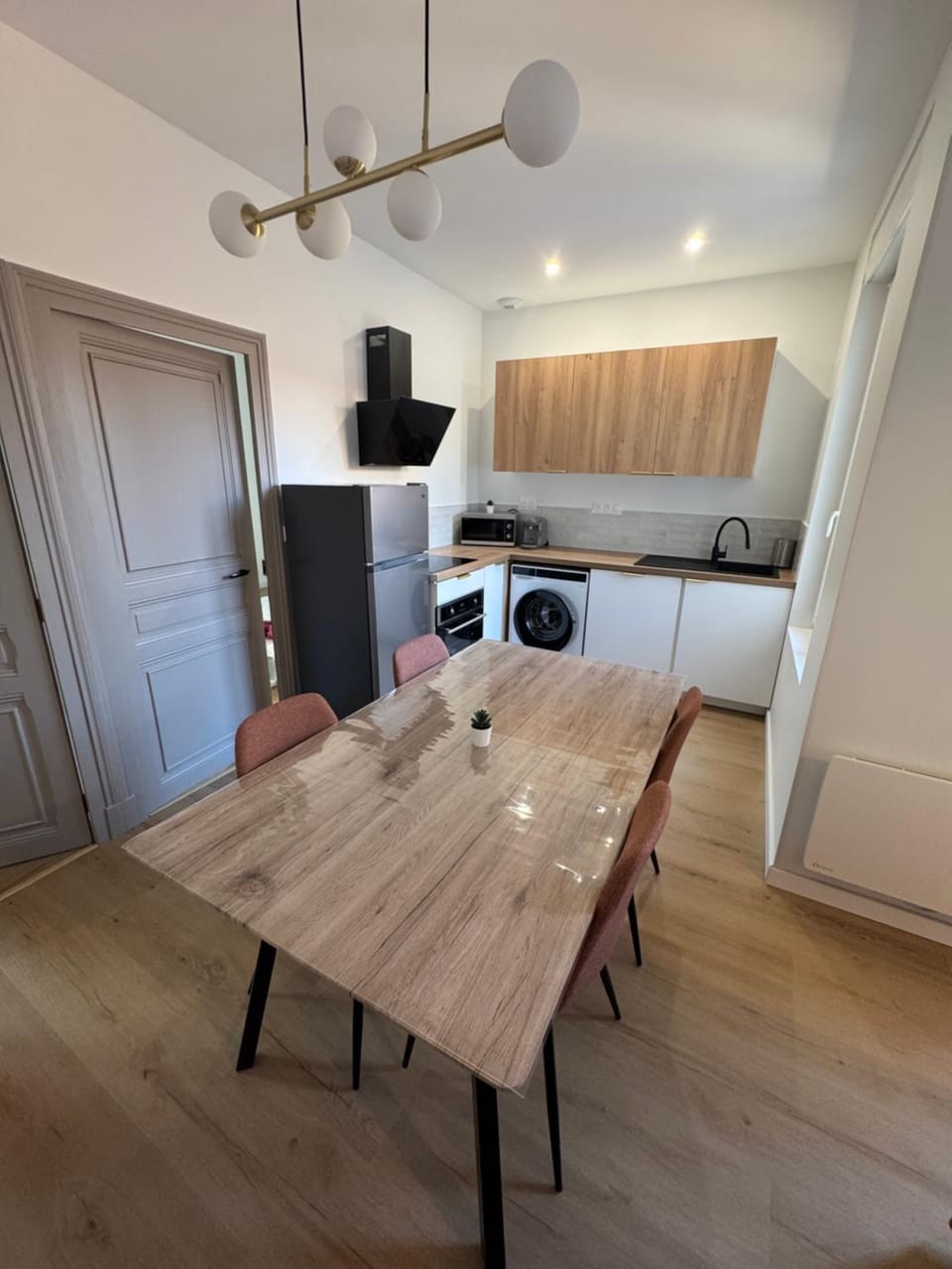 Kitchen or kitchenette, Dining area, oven, stove