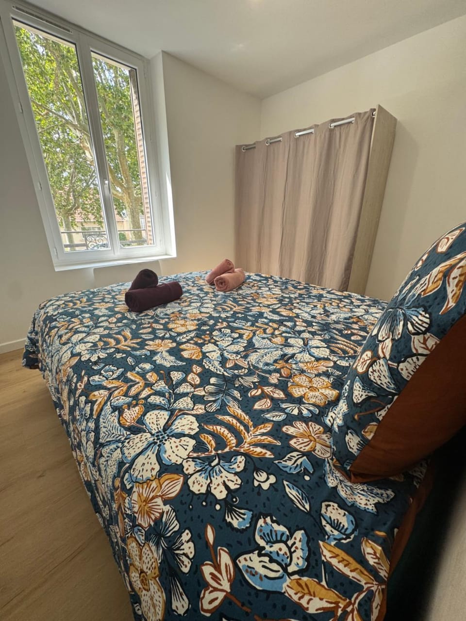 Bed, Photo of the whole room, Bedroom