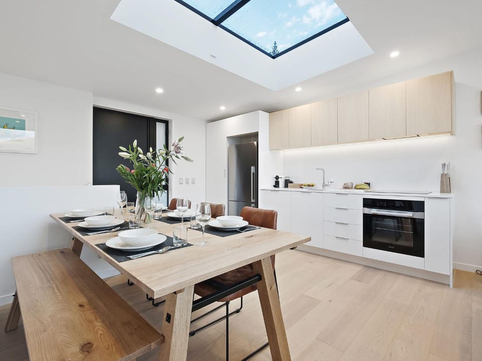 Dining area, kitchen