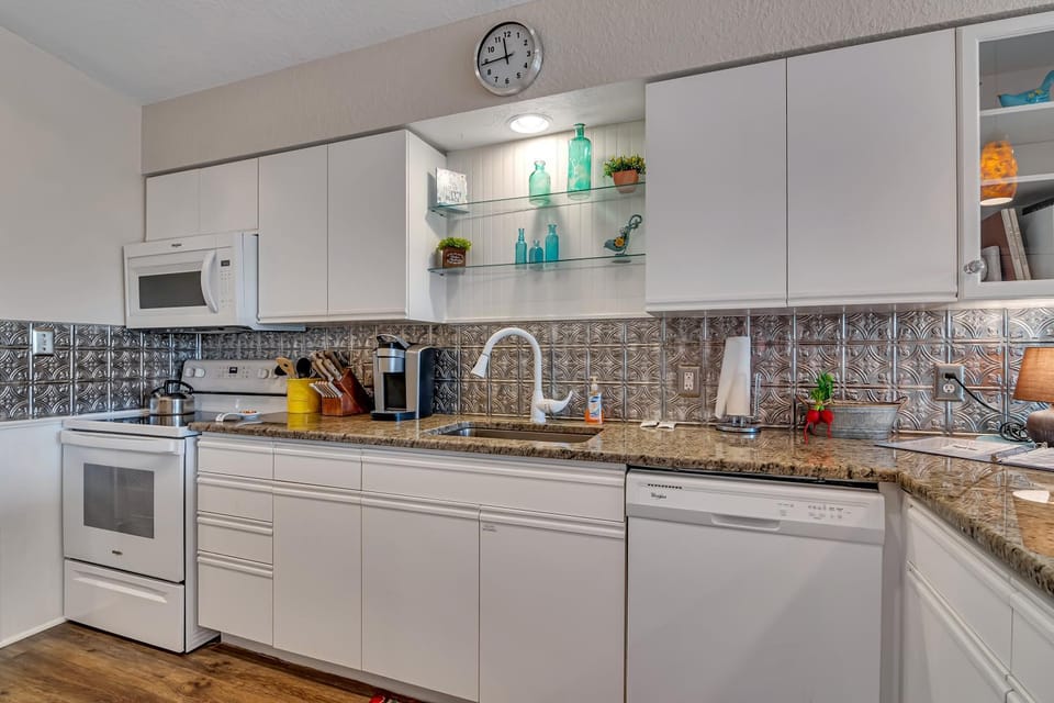 Golden Getaway condo Apartment in Ozark Mountains
