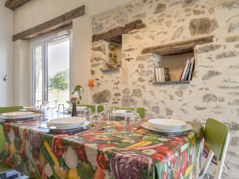 Gîte écolabel entre Angers et Loire, piscine chauffée, jardin clos, calme et charme authentique - FR-1-306-847 House in Pays de la Loire