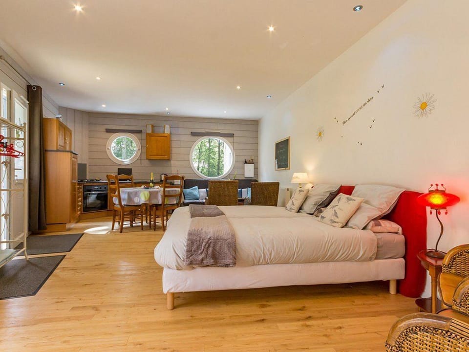Évasion Marine : Studio avec Jardin Privé, Terrasse et Accès Direct au Canal de Nantes à Brest - FR-1-306-835 House in Pays de la Loire