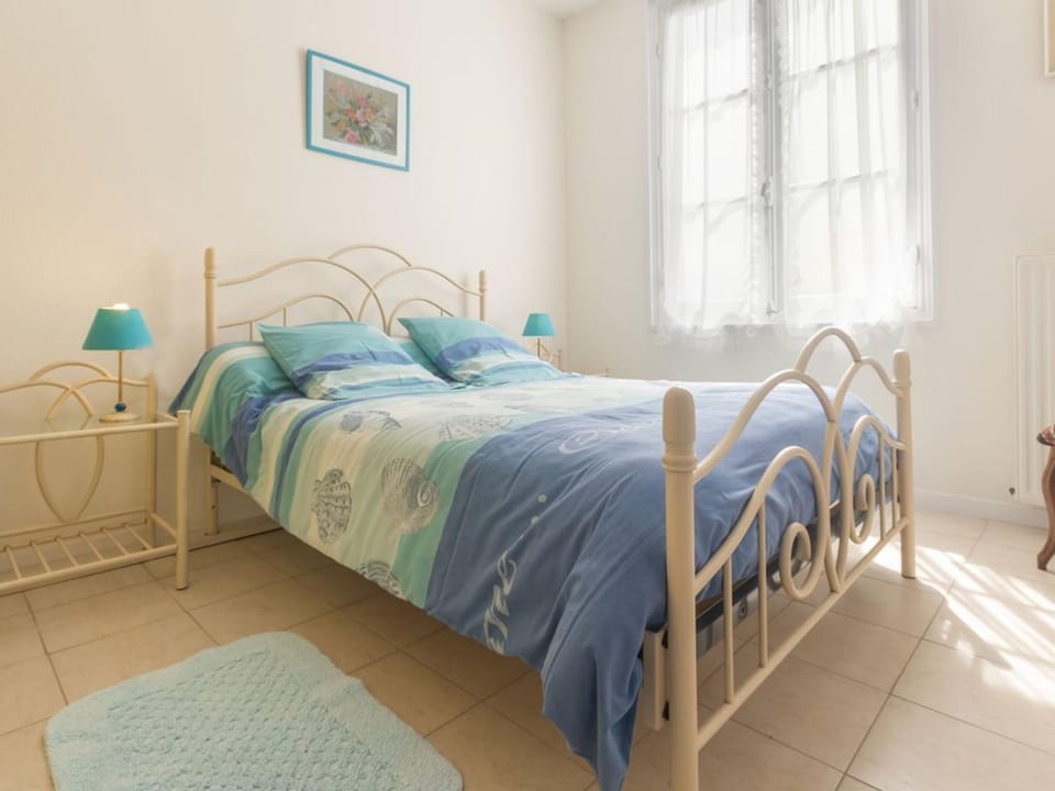 Charmant Gîte Familial à 30m de la Plage avec Cour Fleurie, Proche Commerces et Pêche à Pied - FR-1-306-833 House in La Bernerie-en-Retz