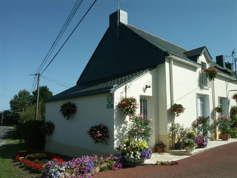 Location saisonnière: Gîte cosy avec jardin clos, proche plages et parc de Brière, wifi inclus! - FR-1-306-892 House in Brittany