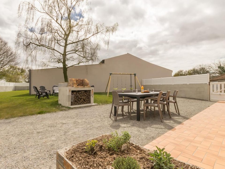 Gîte rénové près de la mer avec jardin clos, cheminée, Wifi et équipements bébé inclus. - FR-1-306-879 House in Pays de la Loire
