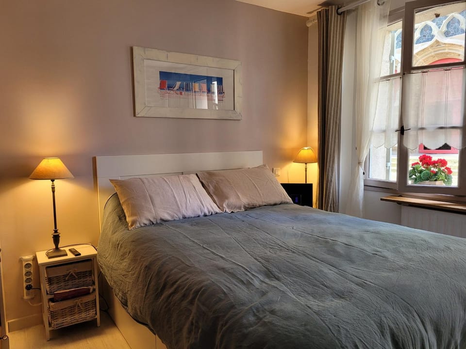 Charmant gîte au rez-de-chaussée avec cour fleurie, centre historique du Croisic, plage à 900m - FR-1-306-916 Apartment in Le Croisic