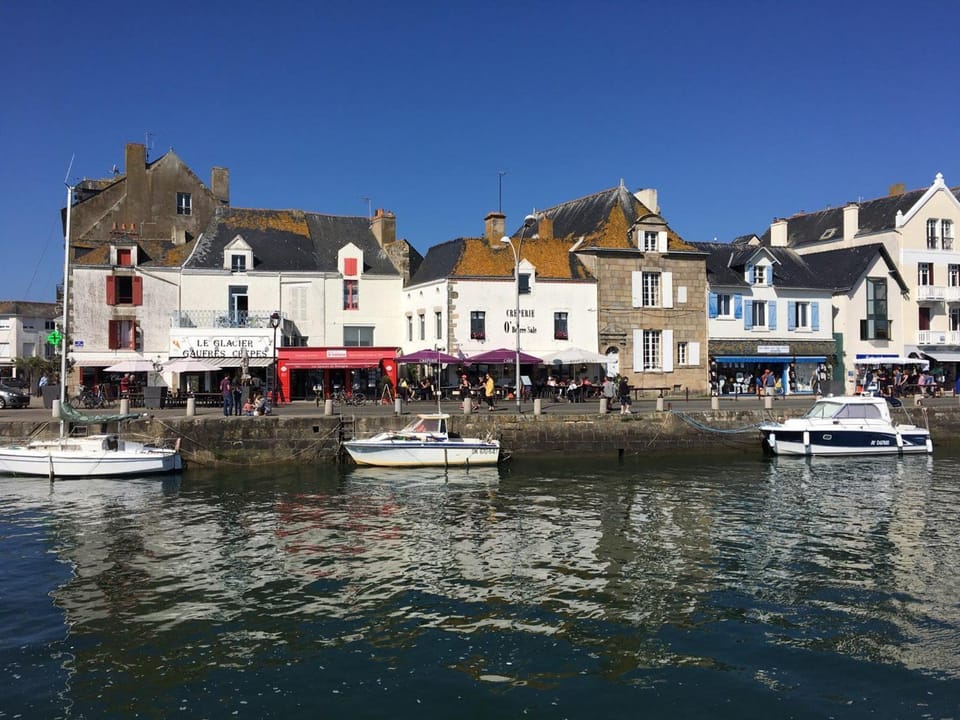 Charmant gîte au rez-de-chaussée avec cour fleurie, centre historique du Croisic, plage à 900m - FR-1-306-916 Apartment in Le Croisic