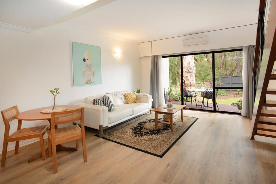 MARGARET FOREST RETREAT Apartment 129 - Located within Margaret Forest, in the heart of the town centre of Margaret River, spa apartment! Apartment in Margaret River