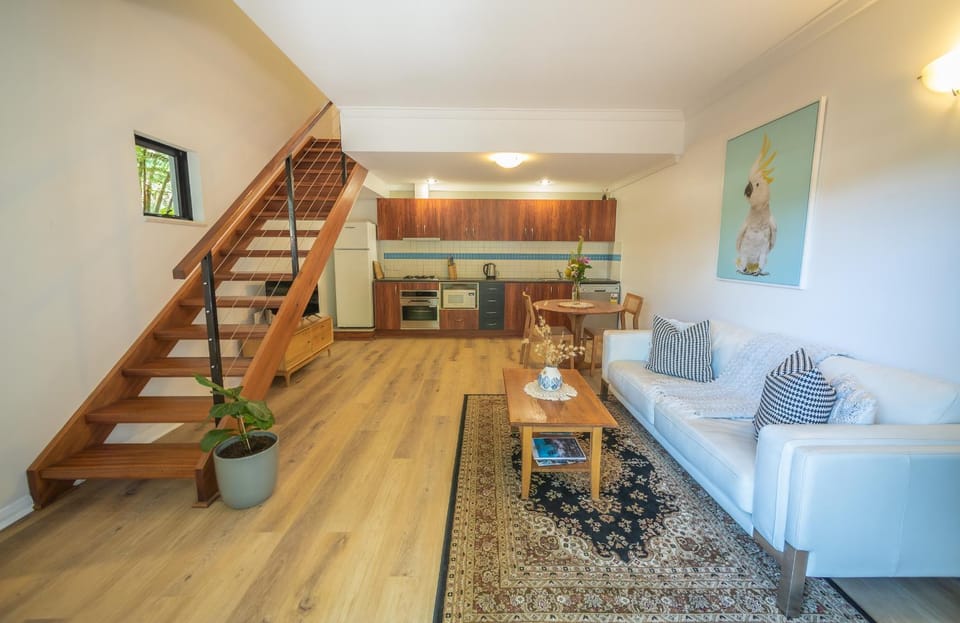 Kitchen or kitchenette, Living room, Seating area, Dining area, minibar, pet friendly, stove